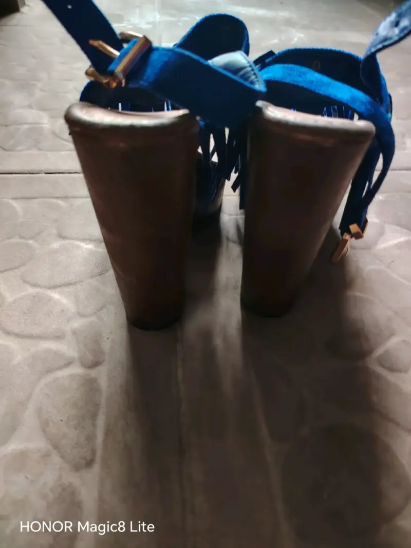 Sandalias de tacón azul con flecos para mujer - 2