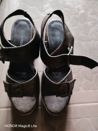Sandalias de cuero marrón con hebilla n° 35-36 - miniatura 1