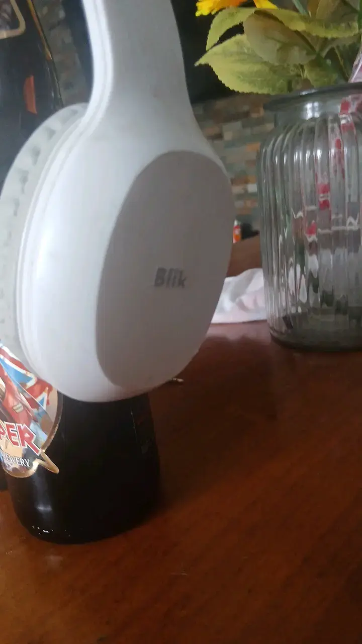 Audífonos inalámbricos blancos Blik con desgaste - 1