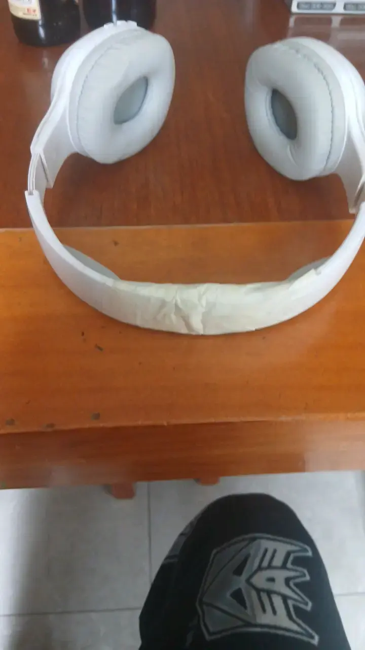 Audífonos inalámbricos blancos Blik con desgaste - 3
