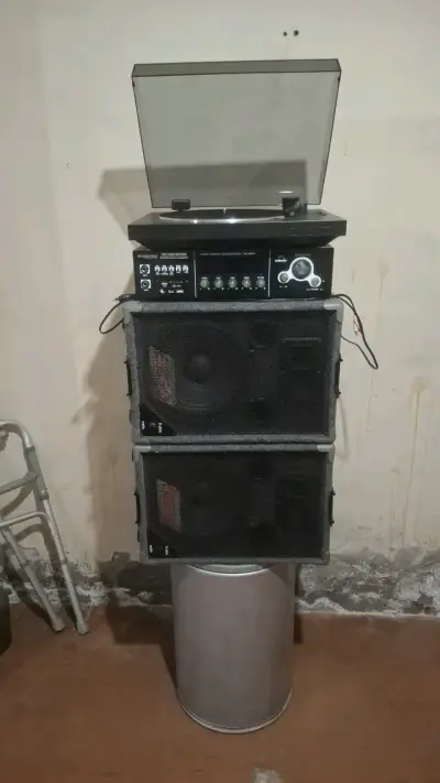 Tocadiscos Sony con amplificador y parlantes - miniatura 1
