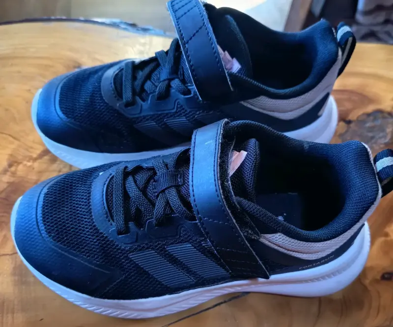 Zapatillas deportivas adidas con velcro