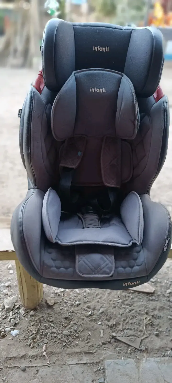 Silla de Auto Infantil Negra con Protección Latera - 4