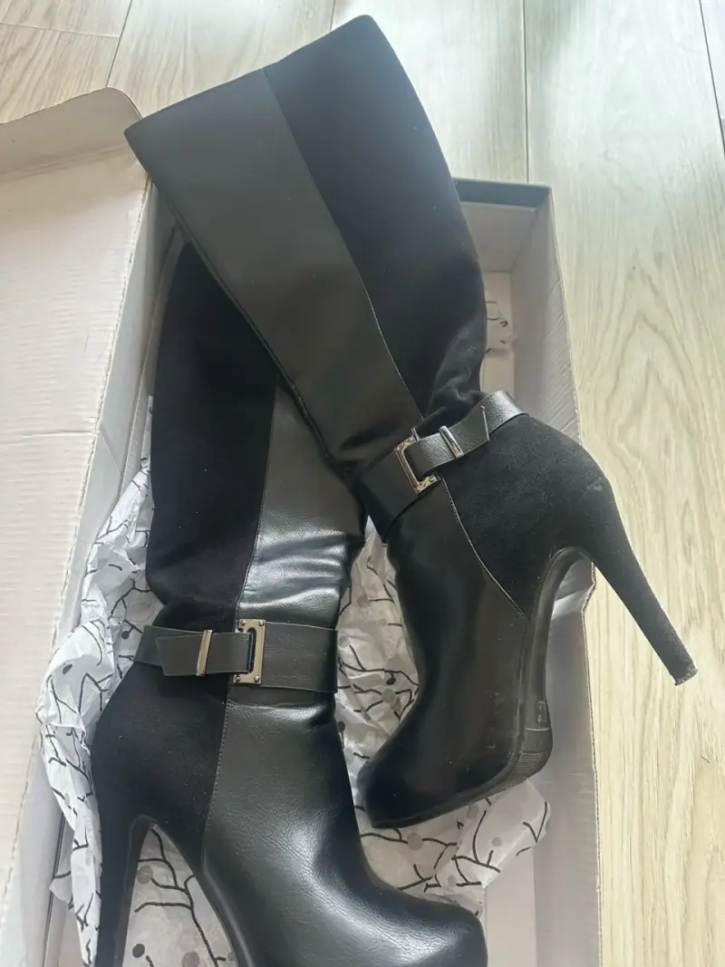 Botas de cuero negras con tacón alto - 1