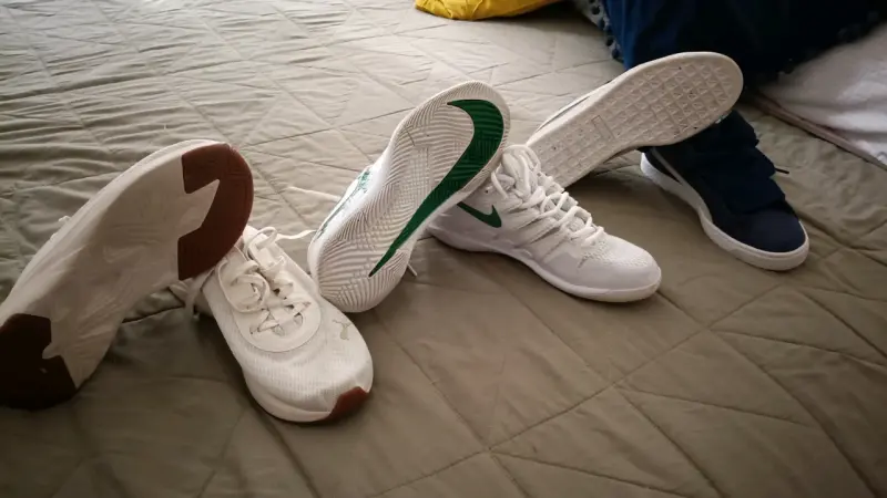 Zapatillas deportivas blancas con detalles verdes Nike - 3