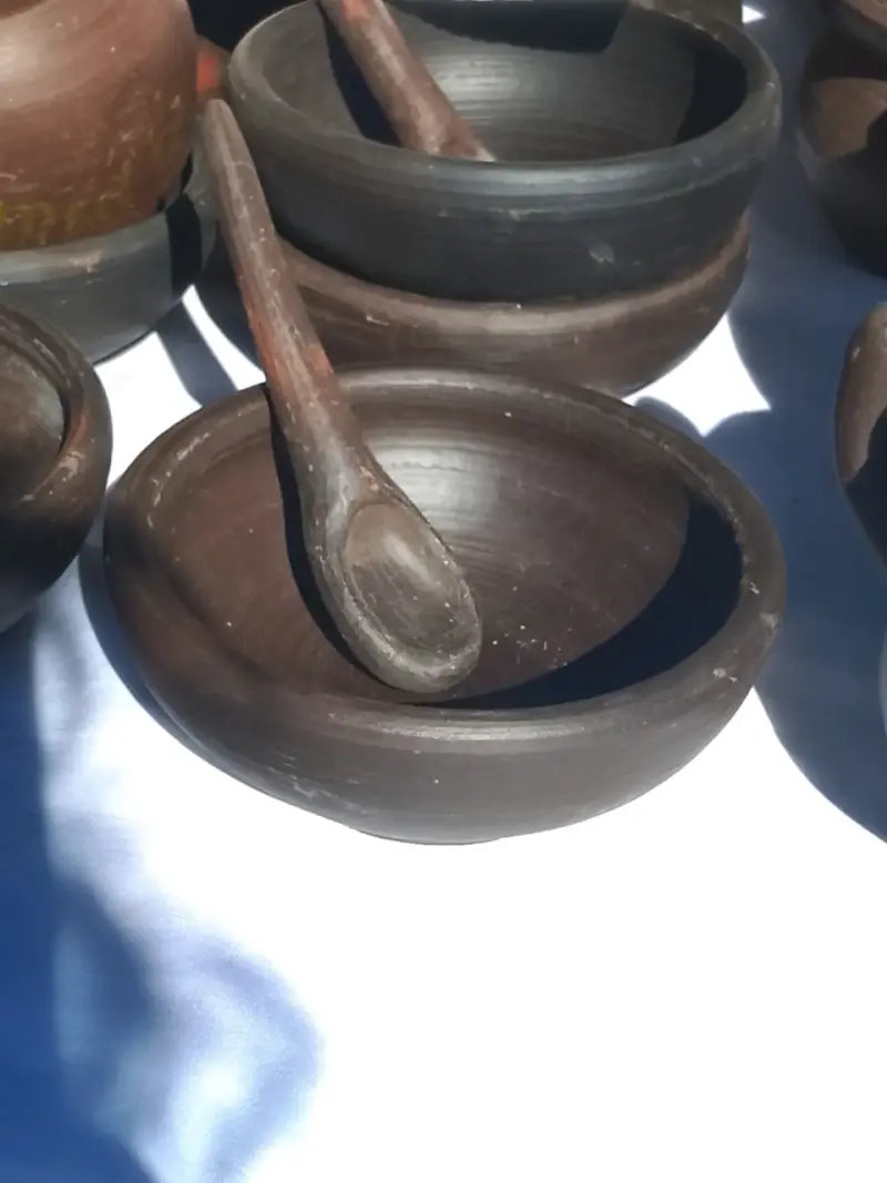Posillos pebre con cuchara en greda