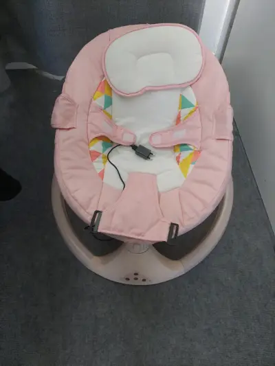 Silla mecedora para bebé rosa con cinturón - miniatura 1