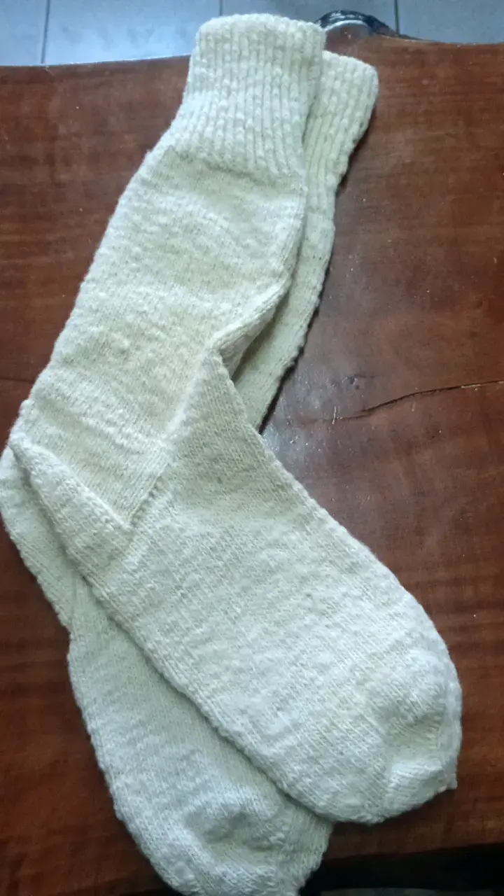 Calcetines de lana tejidos a mano con diseño colorido - 3