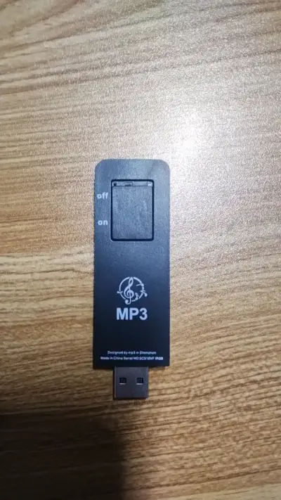 Reproductor MP3 Con audífonos y tarjeta 8gb - miniatura 2