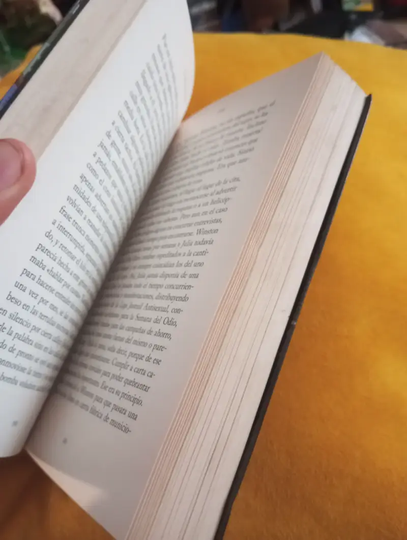 Libro 1984 de George Orwell en buen estado - 4
