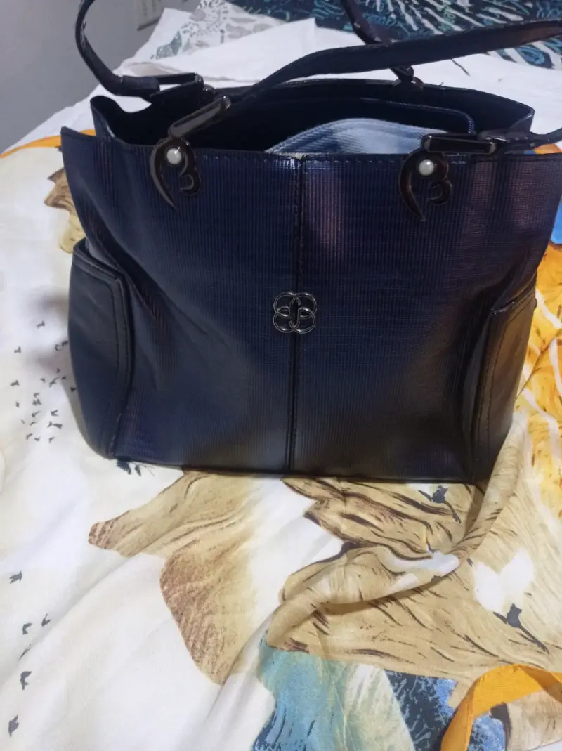 Bolso de mano marrón con detalles en cuero - 3