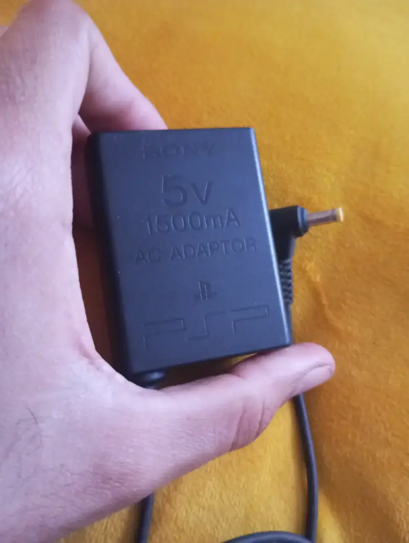 Adaptador de corriente Sony PSP 5V 1500mA