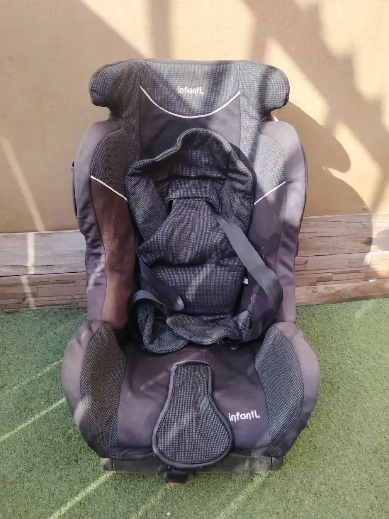 Silla de auto para bebé Infanti negra