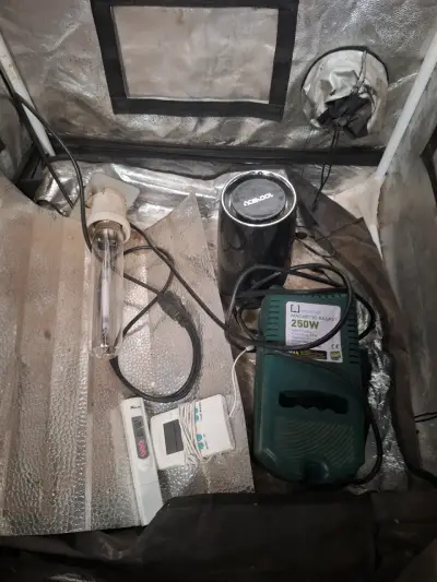 Carpa de cultivo interior con accesorios Cultibox - miniatura 2