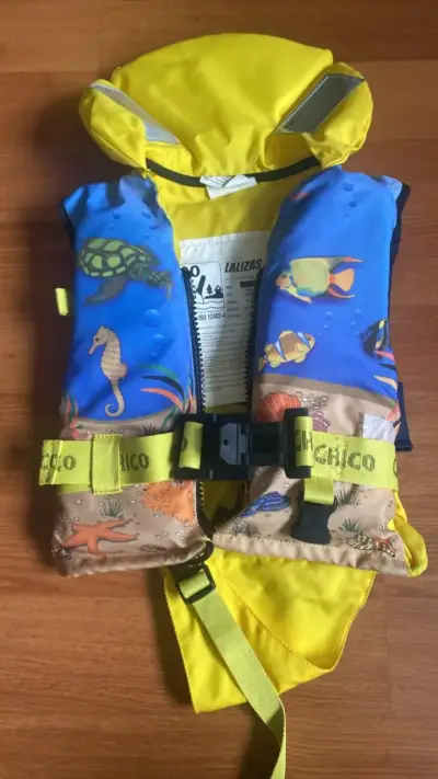 Chaleco salvavidas infantil con diseño marino - miniatura 1