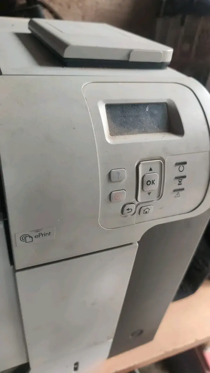 Impresora HP LaserJet 500 Color M551 usada - 3