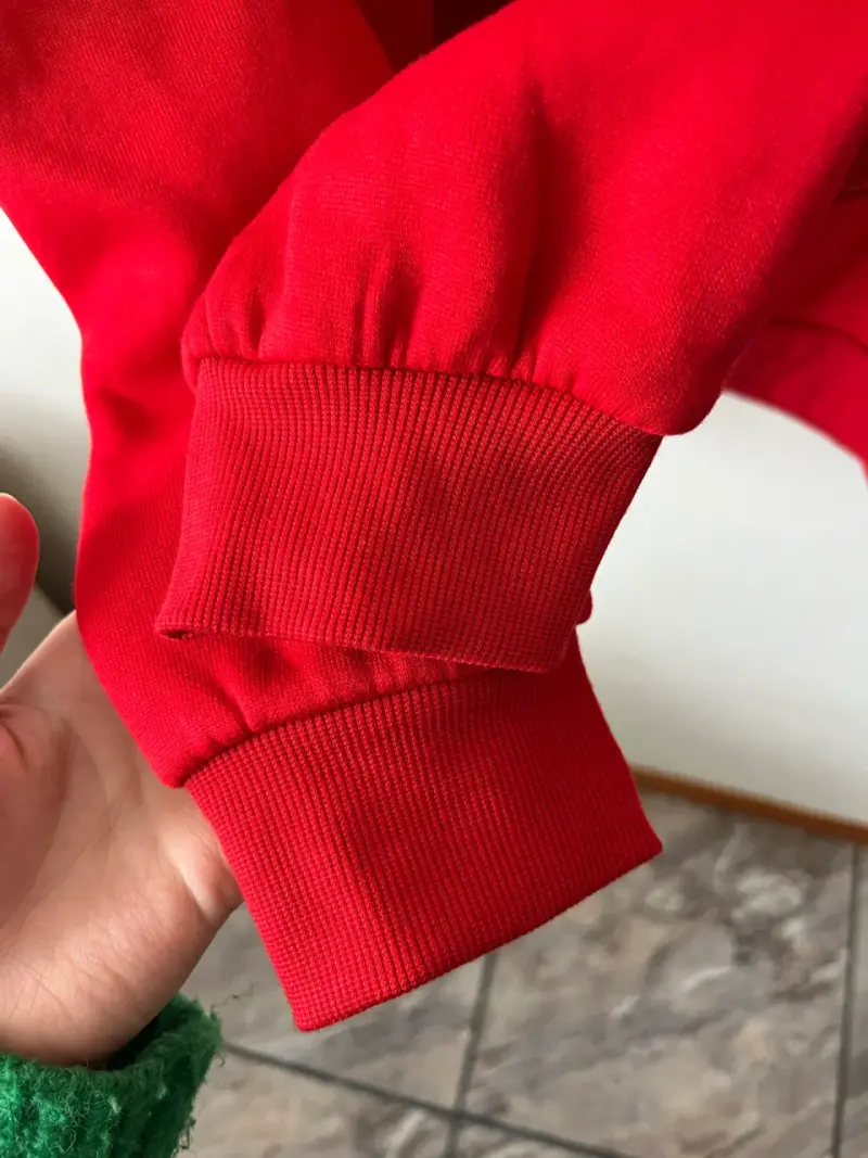 Polerón rojo con diseño de corazón Shein - 4
