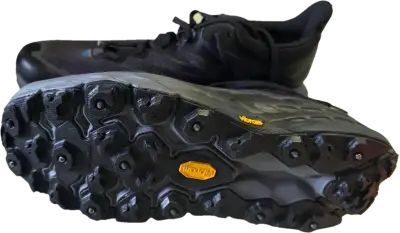 Zapatillas de trail running Hoka negras suela V - miniatura 3