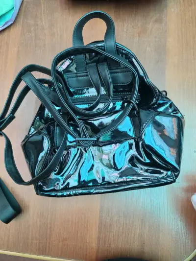 Mochila negra de charol Amphora moderna - miniatura 6