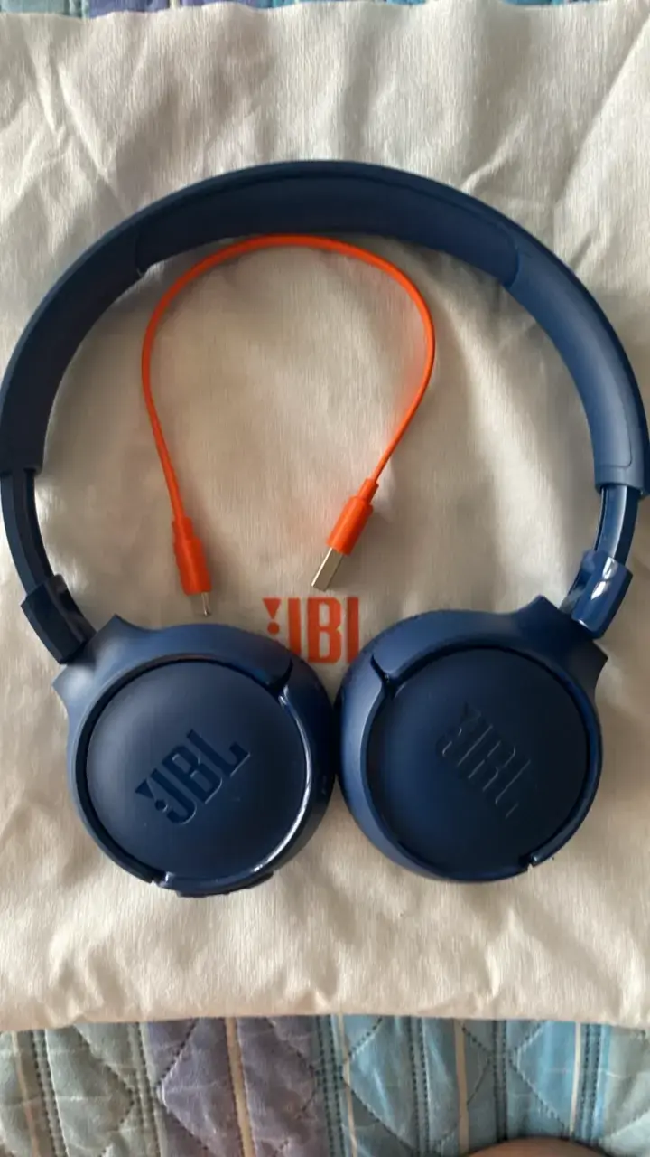 Audífonos JBL inalámbricos azul con cable