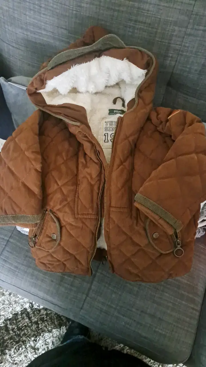 Chaqueta acolchada marrón para niño con capucha - 1