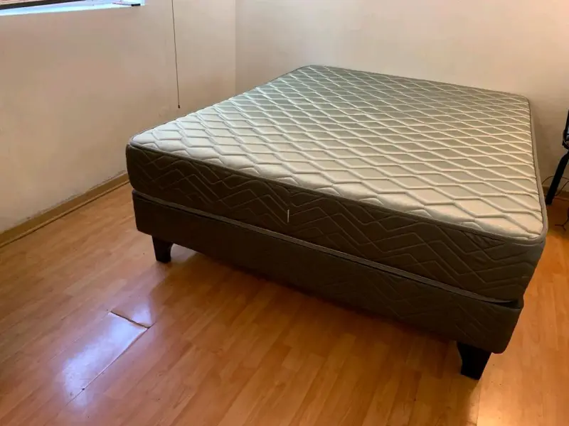 Cama europea de dos plazas completa - 1