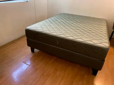 Cama europea de dos plazas completa - miniatura 1
