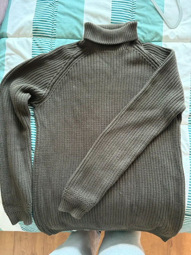 Suéter de lana cuello alto Zara verde militar - 1