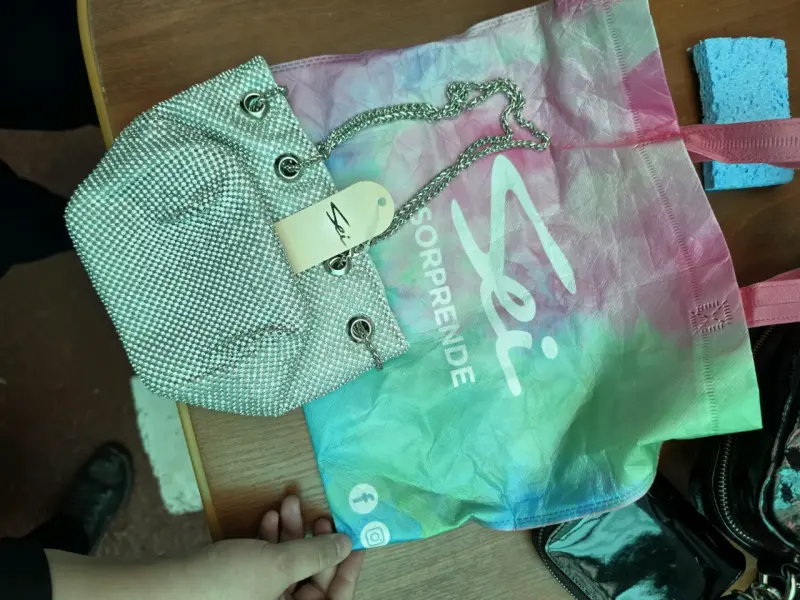 Bolso de mano plateado con cadena Sei - 1