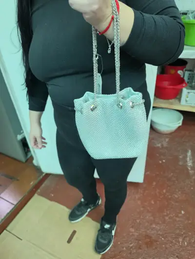 Bolso de mano plateado con cadena Sei - miniatura 5