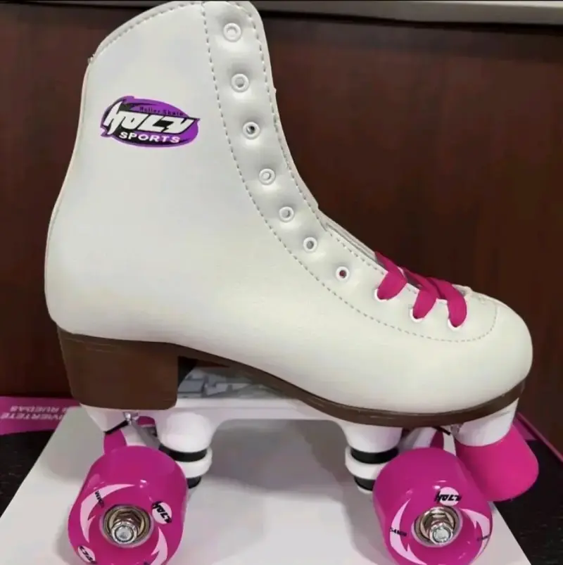 Patines de cuatro ruedas blancos con detalles rosados - 1