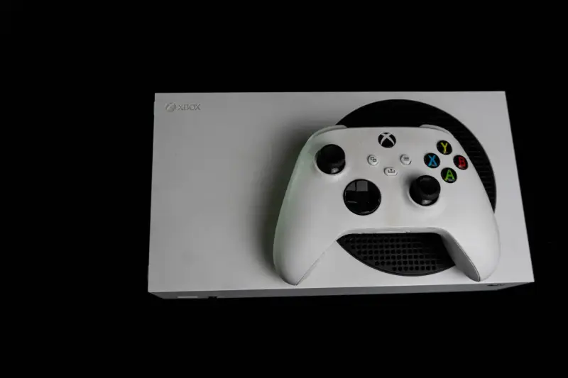 Consola Xbox Series S con Control Blanco y Gamesir - 1