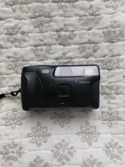 Cámara analógica Canon con flash incorporado - miniatura 1