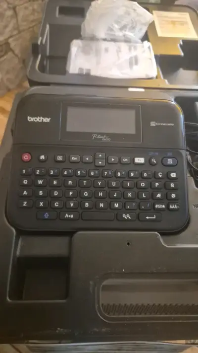 Rotuladora Brother P-touch D600 con teclado QWERTY - miniatura 1
