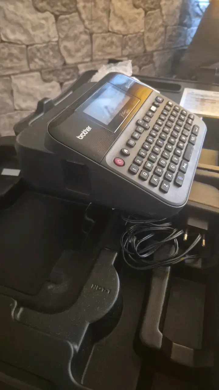 Rotuladora Brother P-touch D600 con teclado QWERTY - 3