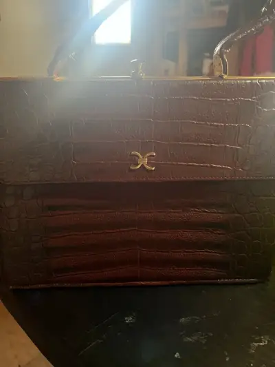 Cartera de cuero marrón con diseño de cocodrilo - miniatura 2