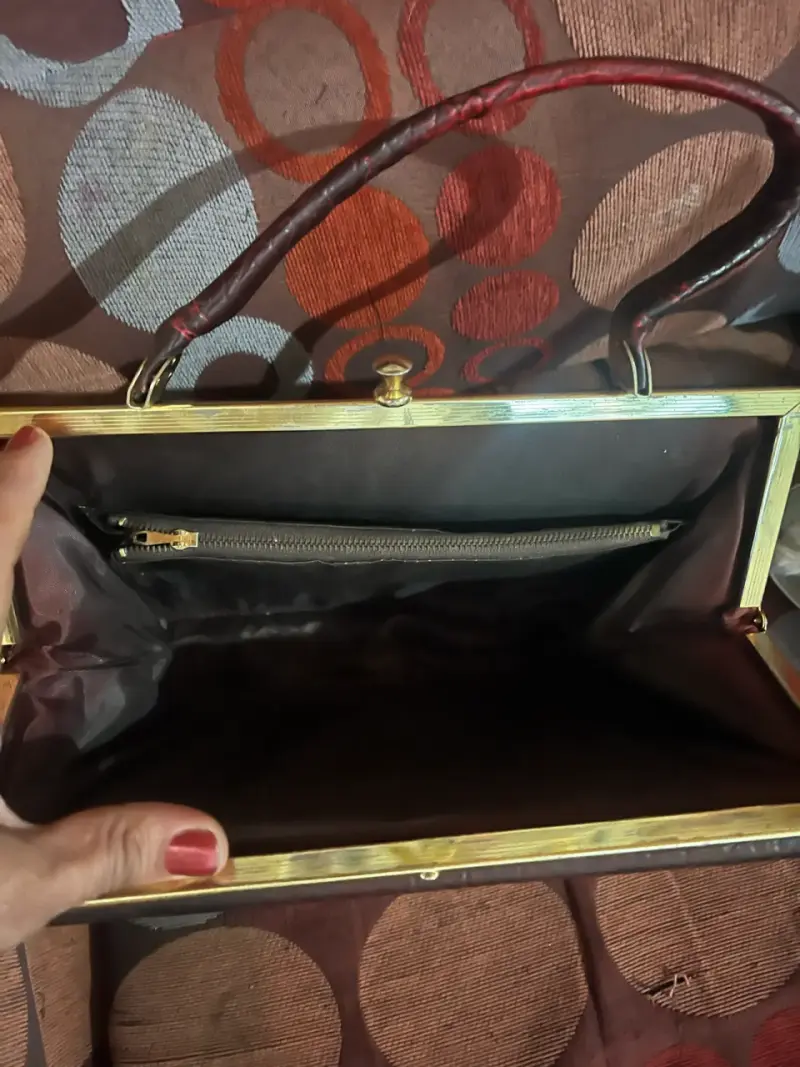 Cartera de cuero marrón con diseño de cocodrilo - 3