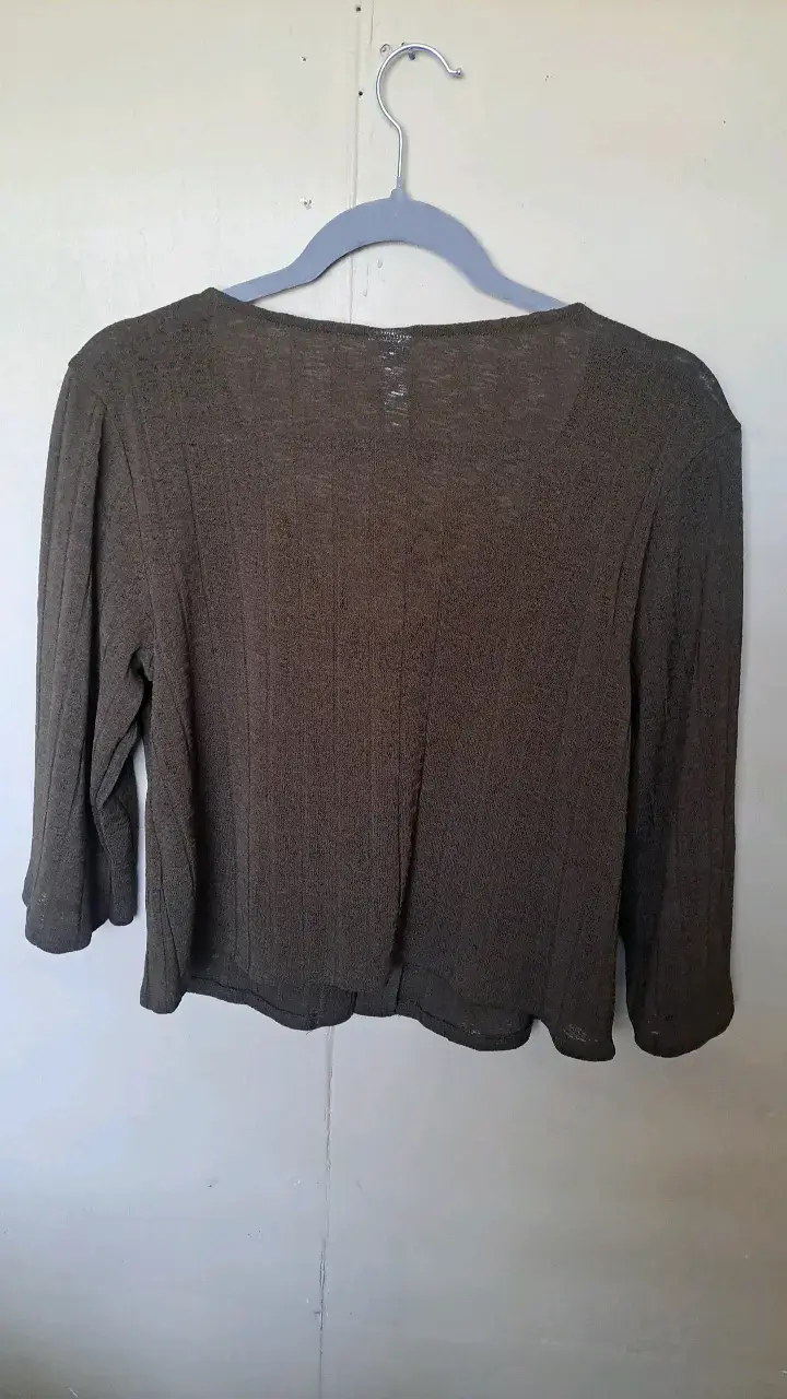 Cardigan de punto marrón con botones - 2