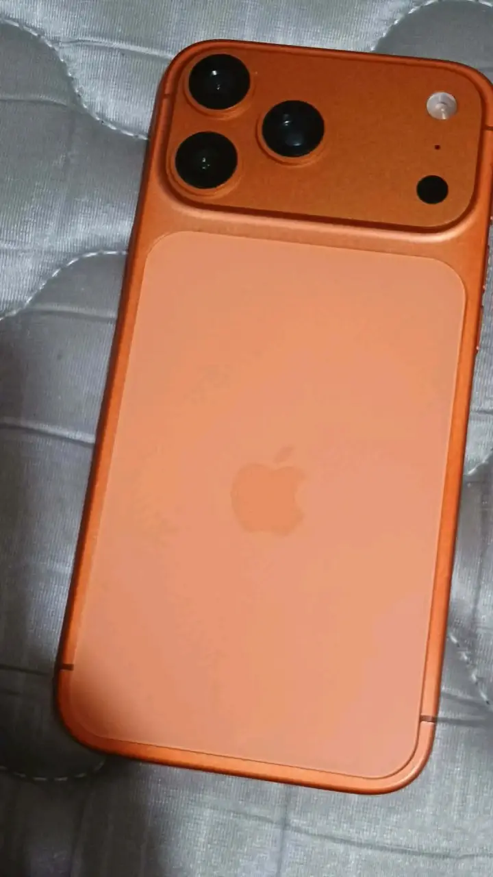 iPhone naranja en buen estado - 1