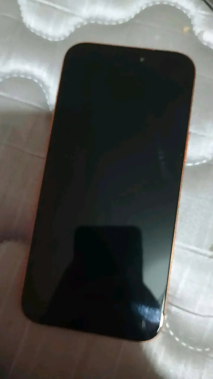 iPhone naranja en buen estado - 2