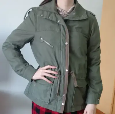 Chaqueta de campo verde oliva H&M con bolsillos - miniatura 4
