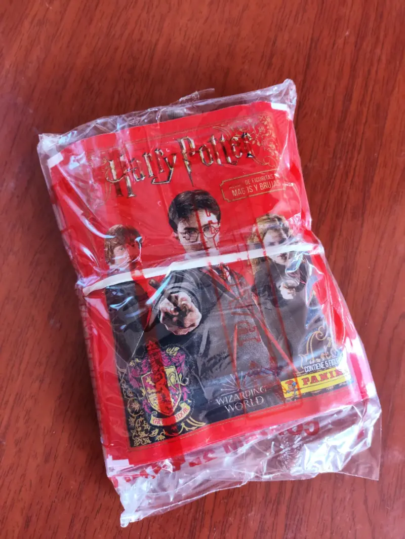 Pack 25 sobres álbum rojo Harry Potter