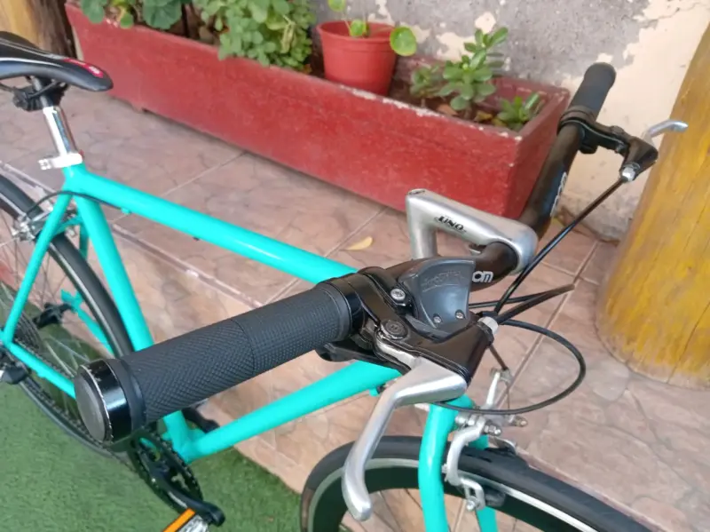 Bicicleta urbana color turquesa Aro 28 - 3
