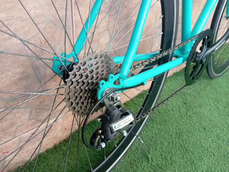 Bicicleta urbana color turquesa Aro 28 - 4