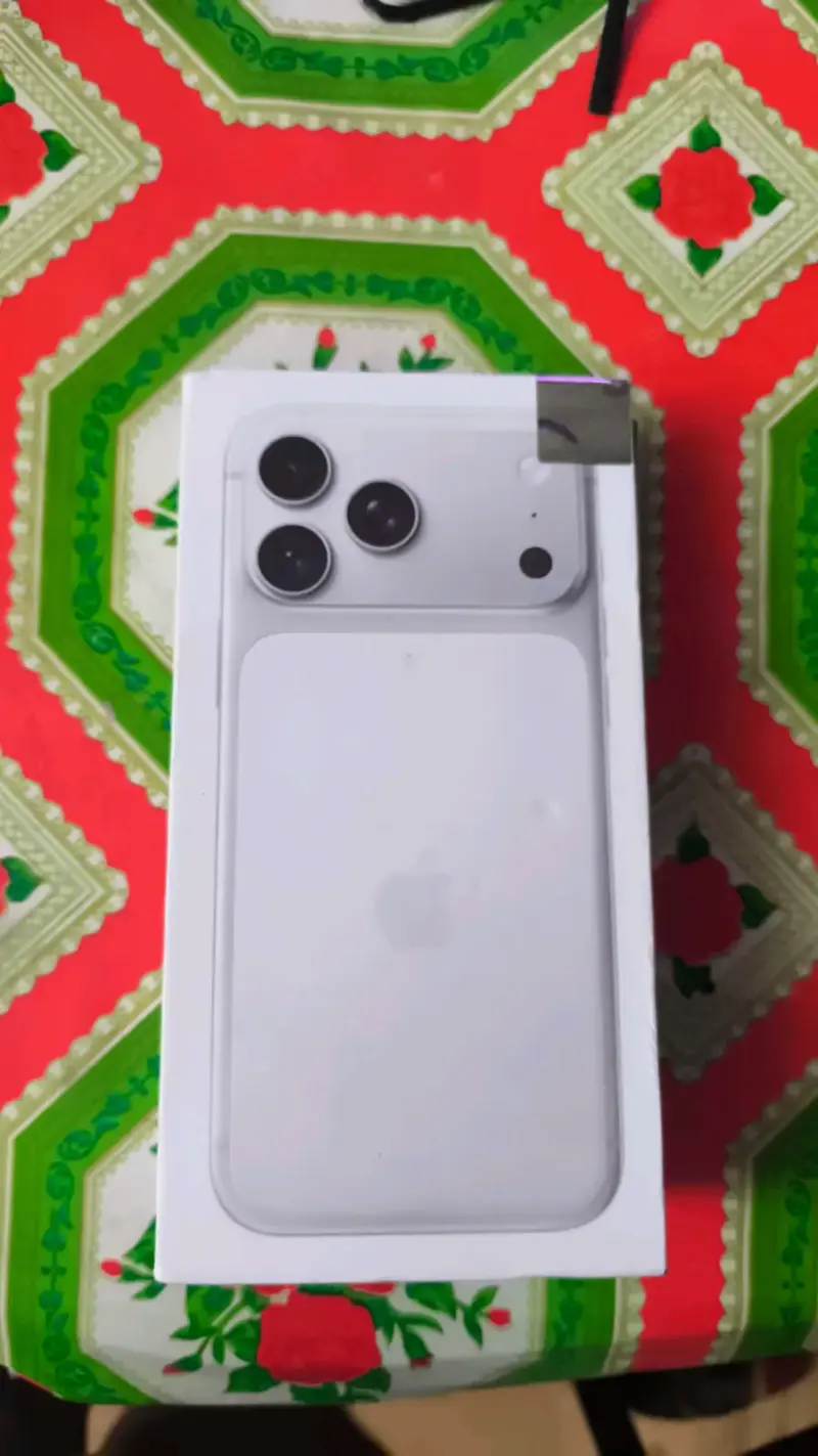 iPhone 17 Pro Max chino con caja y accesorios - 1