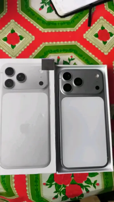 iPhone 17 Pro Max chino con caja y accesorios - miniatura 2
