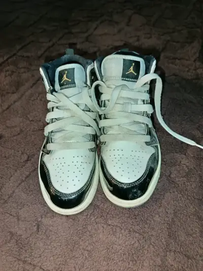 Zapatillas deportivas Air Jordan blancas y negras - miniatura 2
