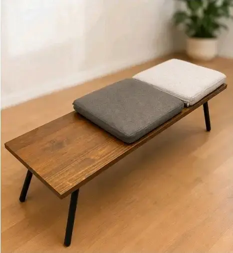 Banco de madera con cojines marca Medular