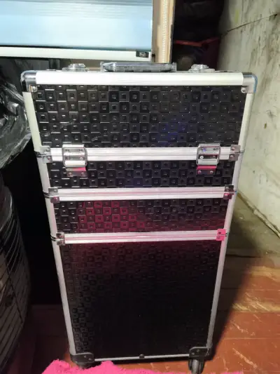 Maleta organizadora de maquillaje con ruedas - miniatura 2