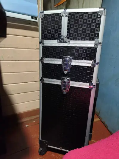 Maleta organizadora de maquillaje con ruedas - miniatura 3